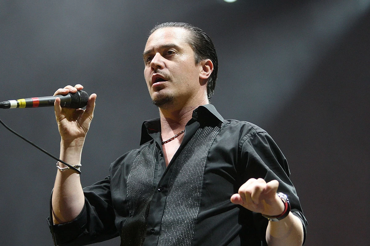 Mike Patton playing live